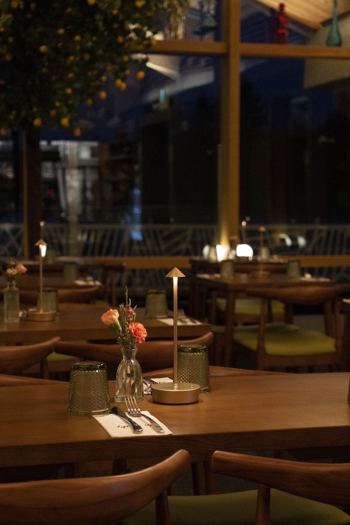Lift Me Up on the Lake — candlelit tablesetting at night under the lemon tree