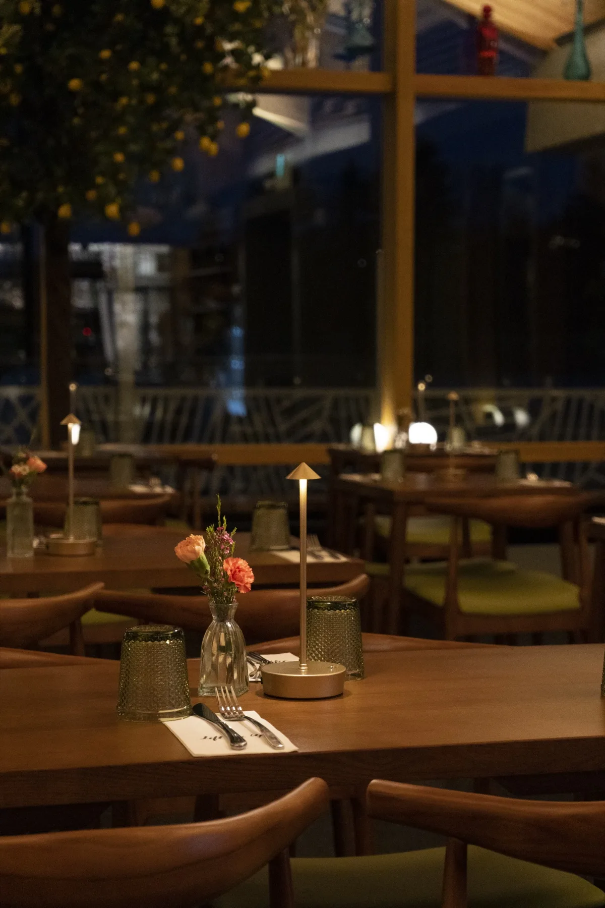 Lift Me Up on the Lake — candlelit tablesetting at night under the lemon tree